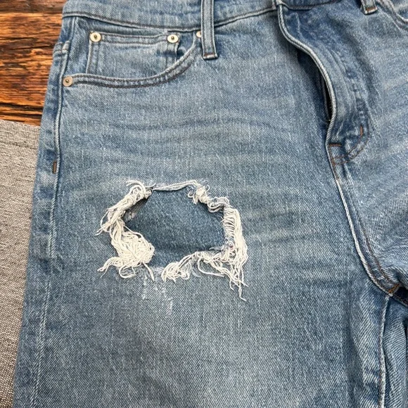 Madewell Women's Classic Straight Cotton Jeans Corrie Wash Step-Hem(Size 29) - Picture 3 of 9